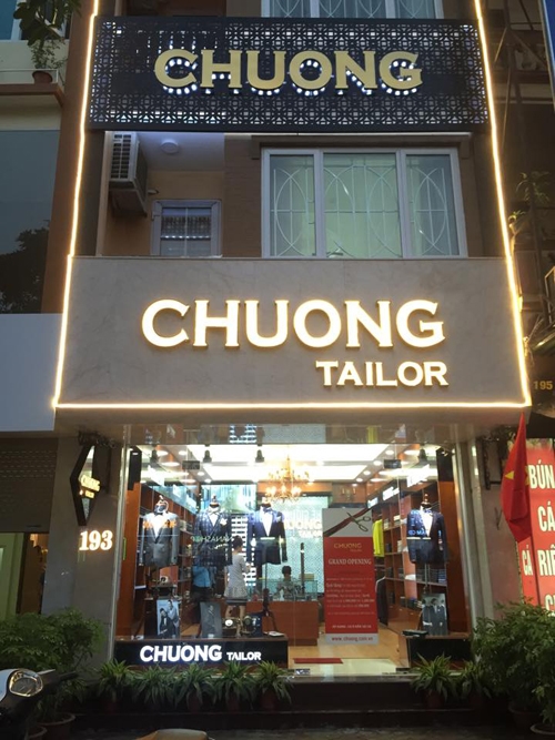 Thi công nội thất gỗ showroom Chương Tailor