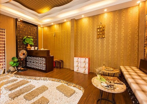 Quấy lễ tân spa 02